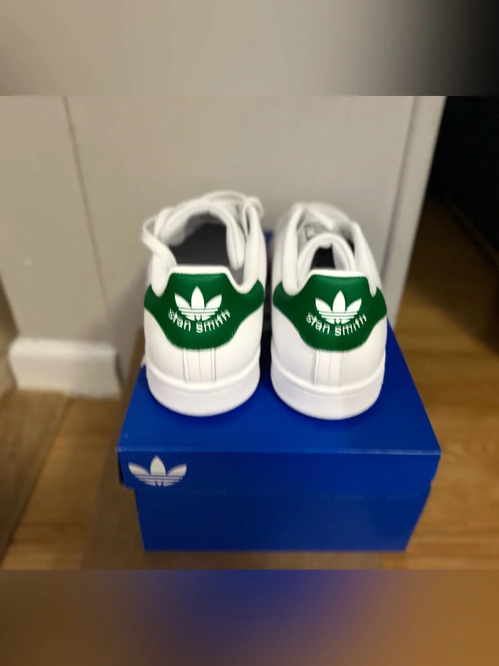 Stan Smith Adidas White Leather Sneakers with Green Heel
